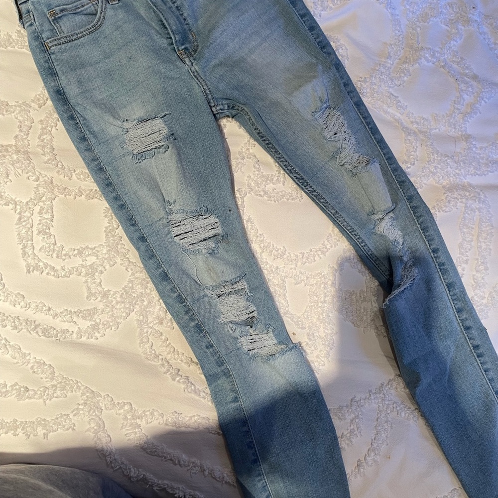 Distressed jeans - Picture 3 of 3